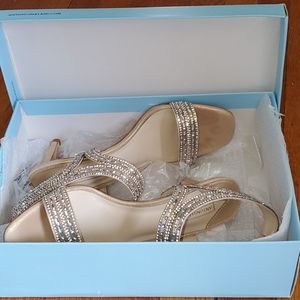 BRAND NEW Antonio Melani Heels